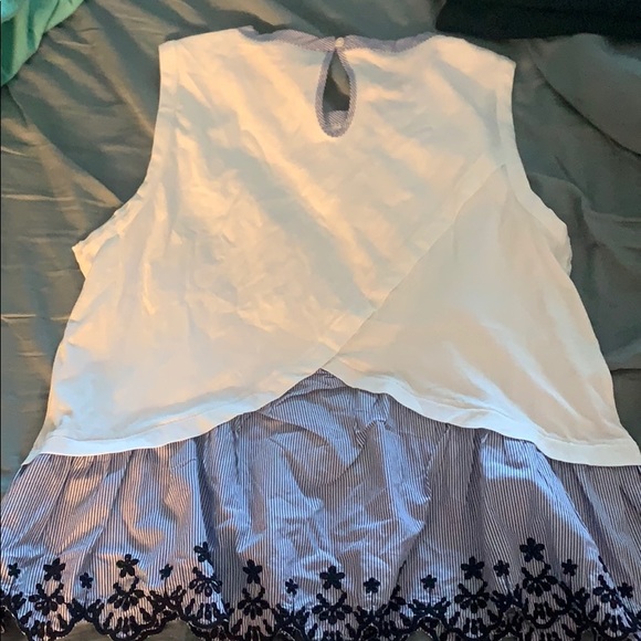 J Crew. White tank top with ruffle bottom - Picture 4 of 4